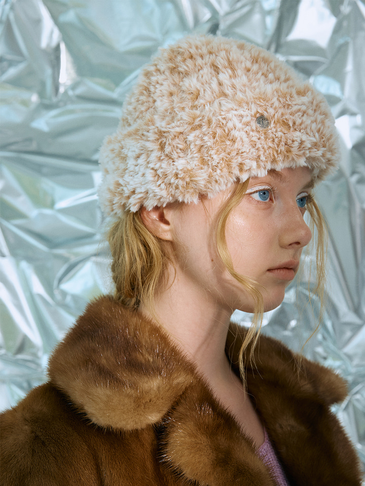[Let there be light] Fur beanie in Peach